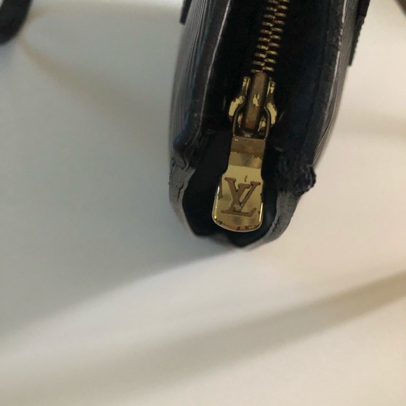 Louis Vuitton Epi Black Leather Shoulder Bag - Picture 7 of 16